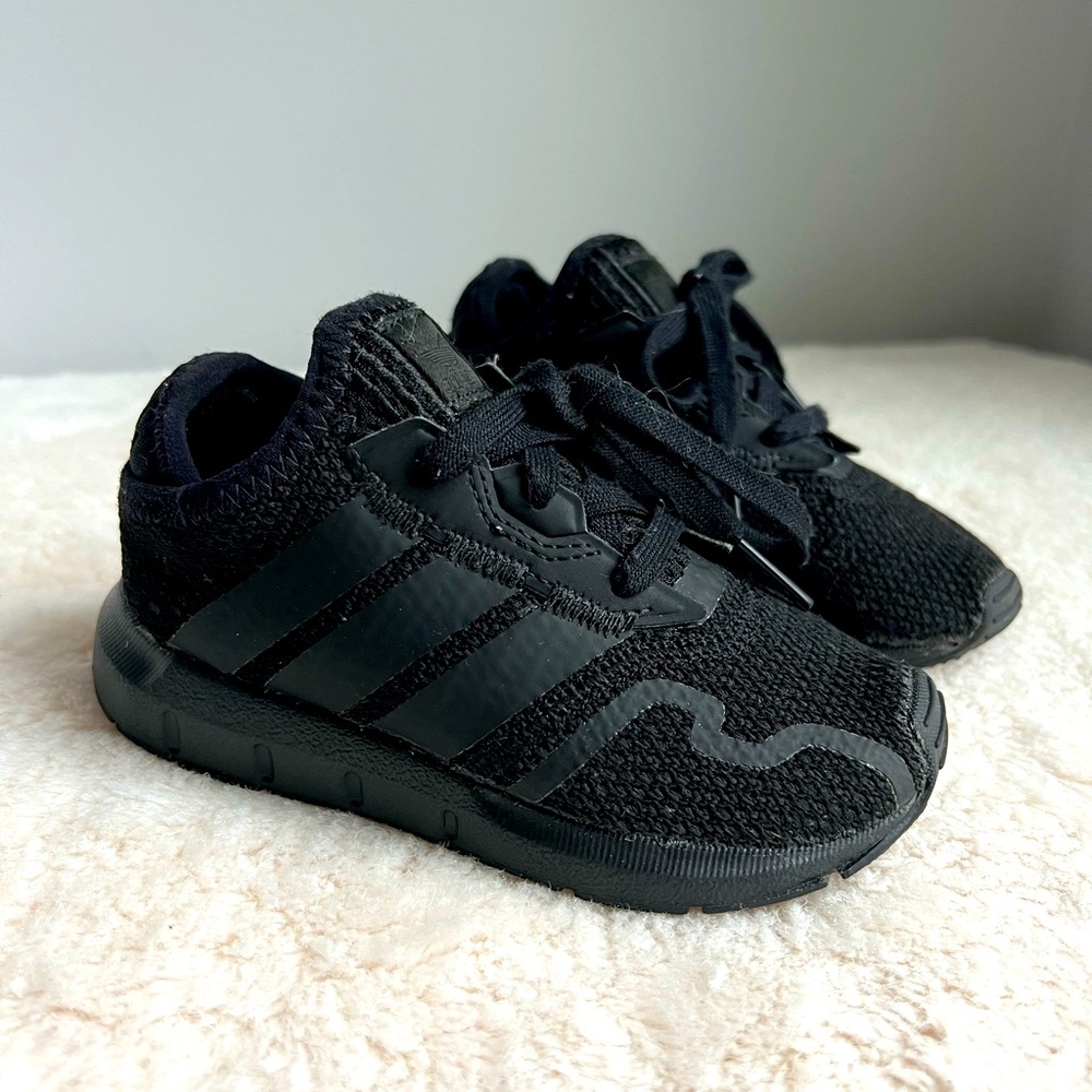 USED Adidas swift run for Toddlers size 8 black sneakers